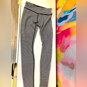 Lululemon black and white striped leggings size 4